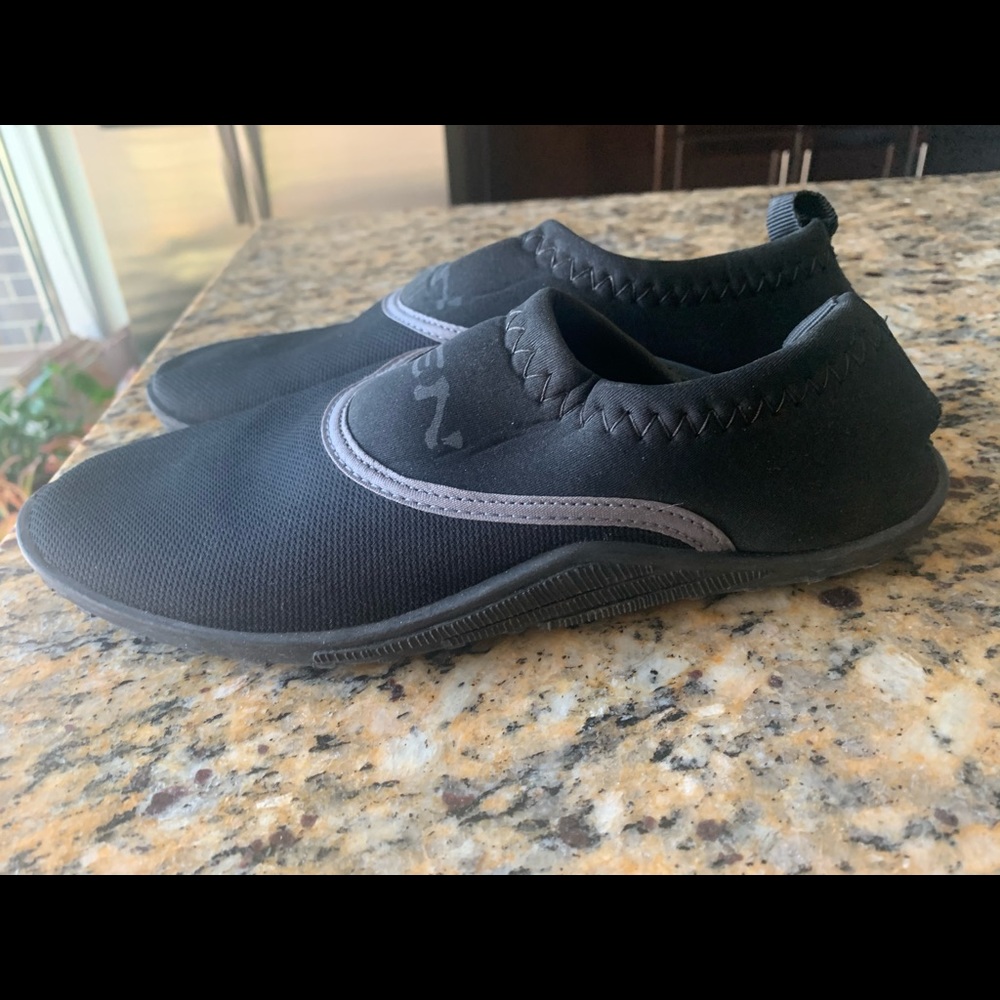 Zen water/Ocean shoes - like new - Picture 2 of 8